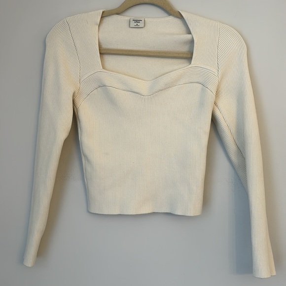 Abercrombie & Fitch Cream Ribbed Cropped Sweetheart Neckline Sweater Size Medium - Picture 4 of 6